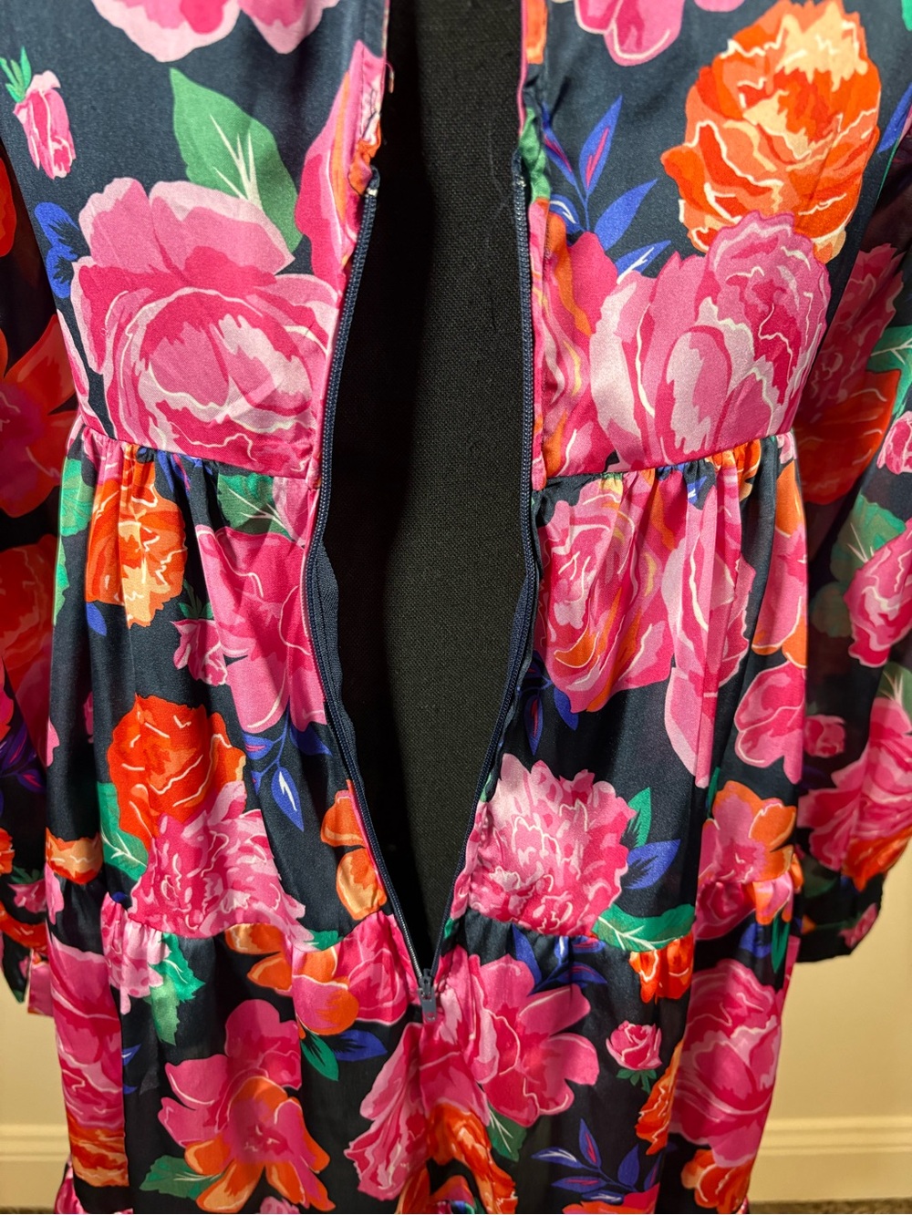 Francesca’s Mi Ami Satin Floral Long Balloon Sleeve Tiered Dress Plunge Cutout M - Picture 8 of 11